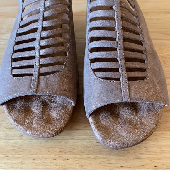 Walking Cradles Karina Slingback Sandals Cipria Metallic Suede 8.5W Not Worn - Picture 3 of 9